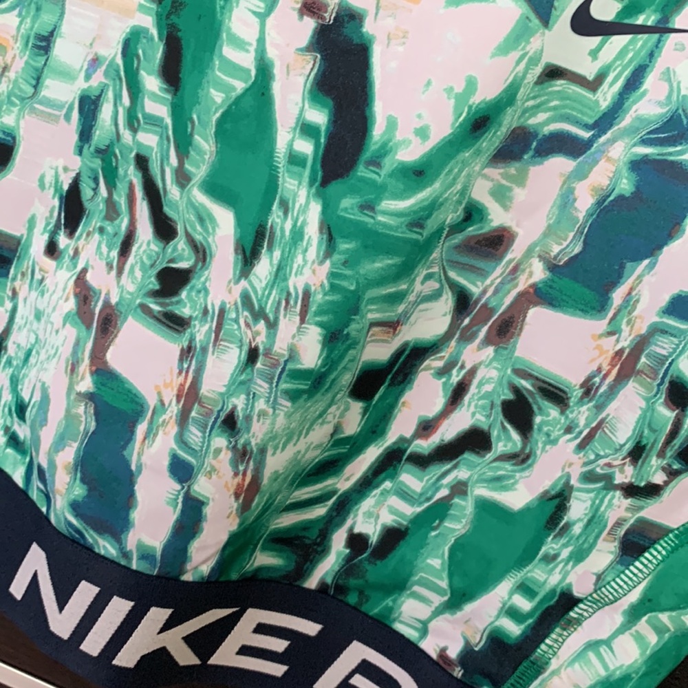 Nike Pro Women’s Dri-Fit Allover Print Tank Top - Picture 4 of 11